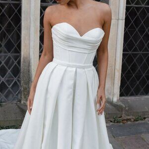 Evie Young Bridal "Masen" Wedding Dress - Size 6